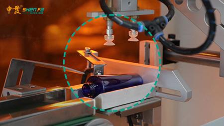 &Eacute;&eacute;n de Drukmachine van het Kleuren Servo Automatische Scherm voor Ronde Vierkante Ovale Flessen 4